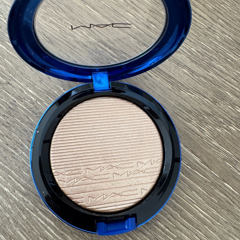 MAC Oh Darling EXTRA DIMENSION Skinfinish  Metallic Gold NEW in BOX